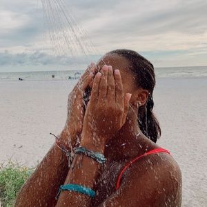 Meet your Posher, Ezzie